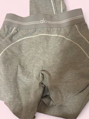 ALO Yoga gray leggings